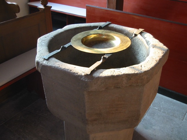 Taufstein_Wellen